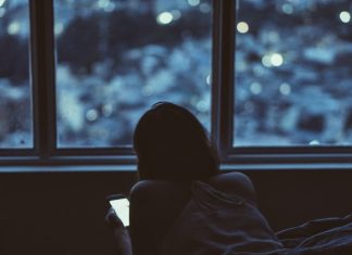 How To Save Your Eyes From The Damaging Blue Light From Your Screens